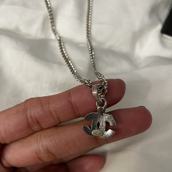 Chanel - Picture 5 of 6